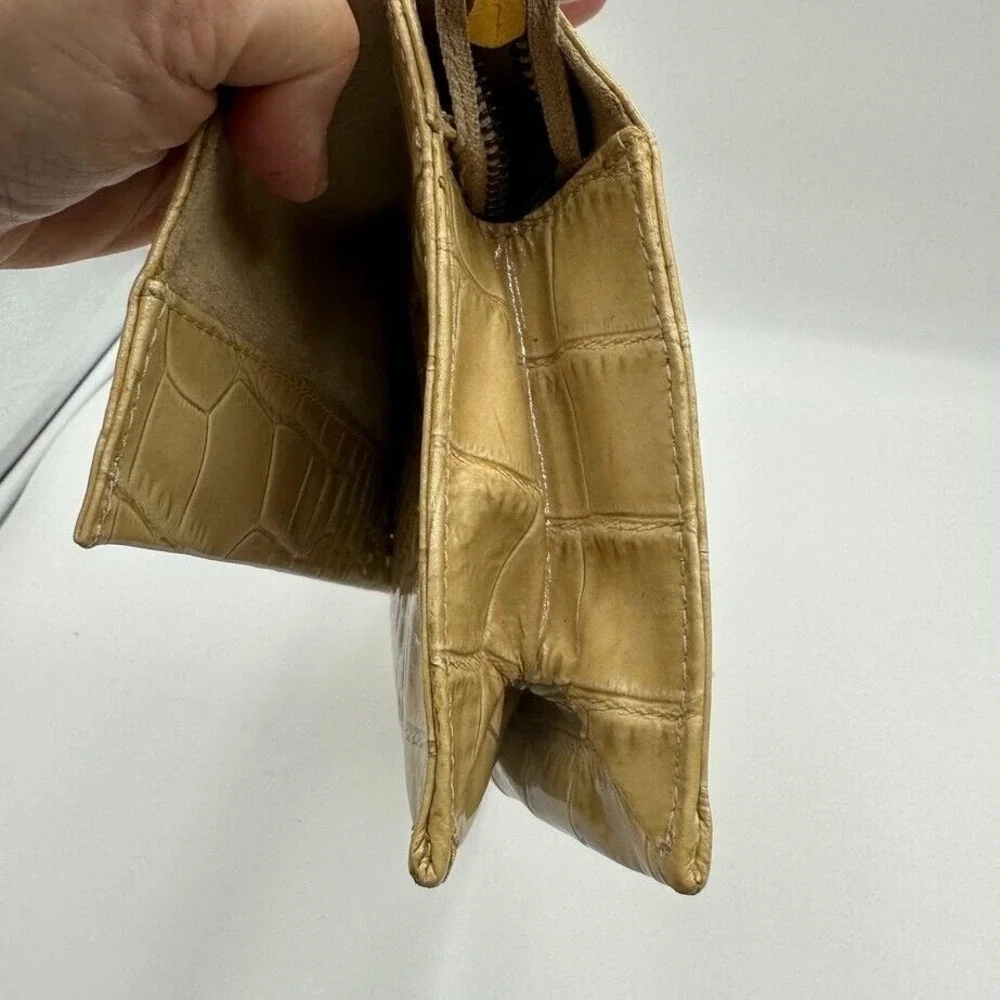Saks Fifth Avenue Blonde Croc Envelope Clutch Purse Wrist Strap Suede Lining‎